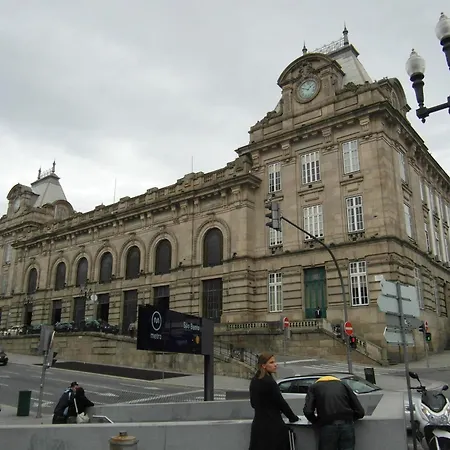 Contemporary In Center Apartman