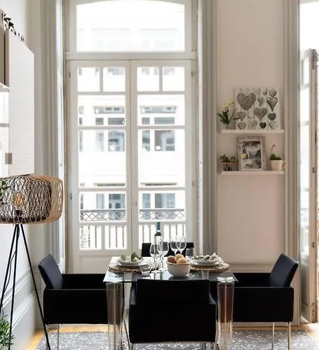 Contemporary In Center Porto