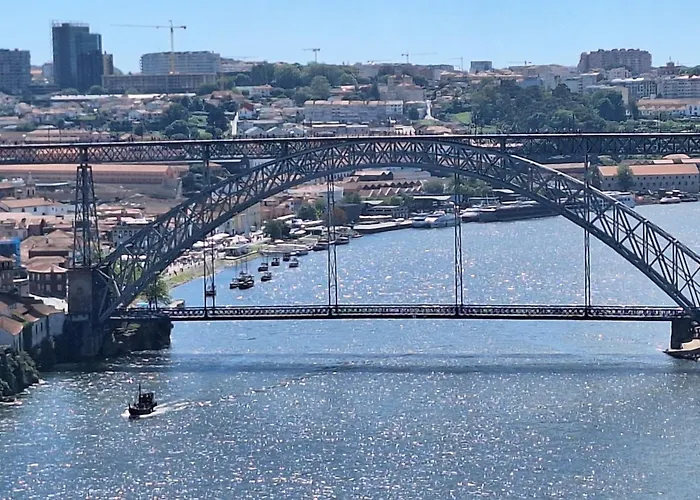 Contemporary In Center *