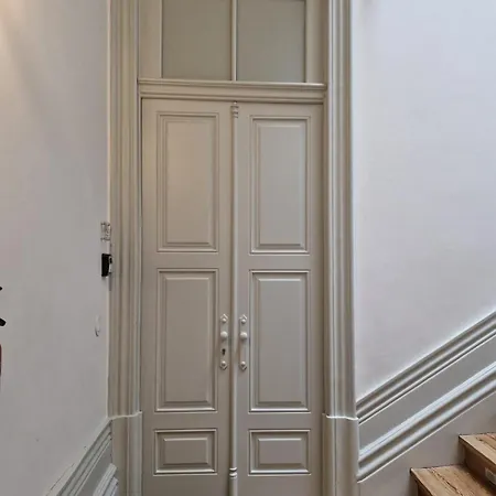 Contemporary In Center Апартаменты