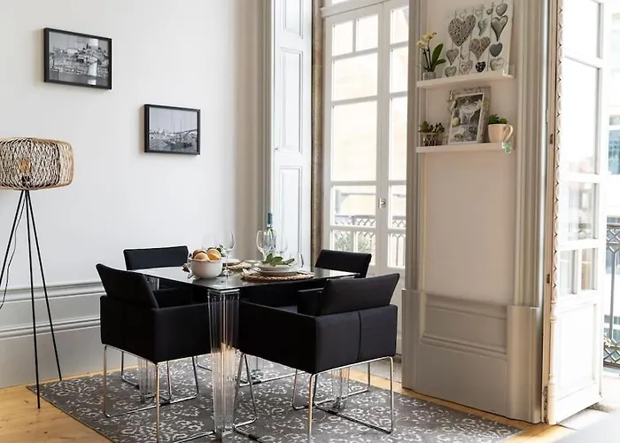 Contemporary In Center *