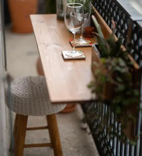 Contemporary In Center * Oporto