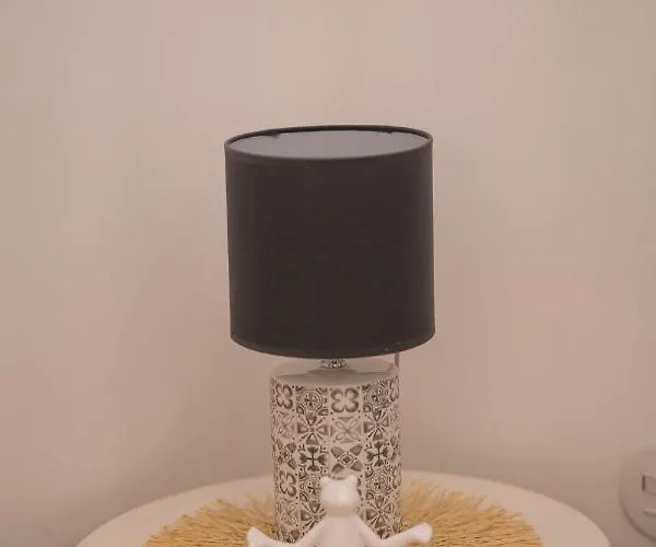 Contemporary In Center *