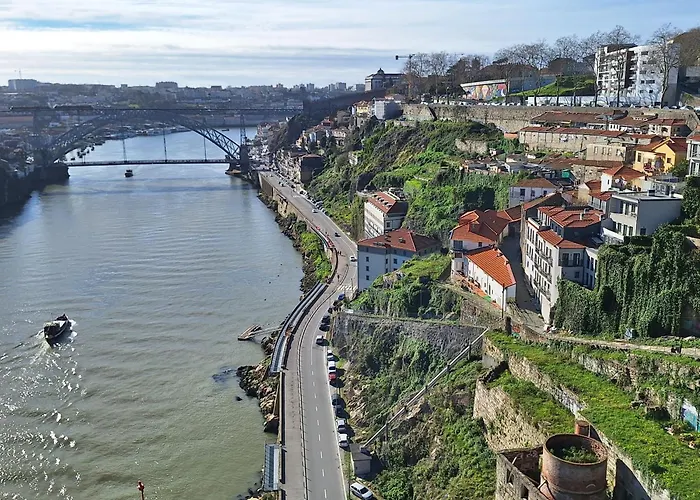 Contemporary In Center * Oporto