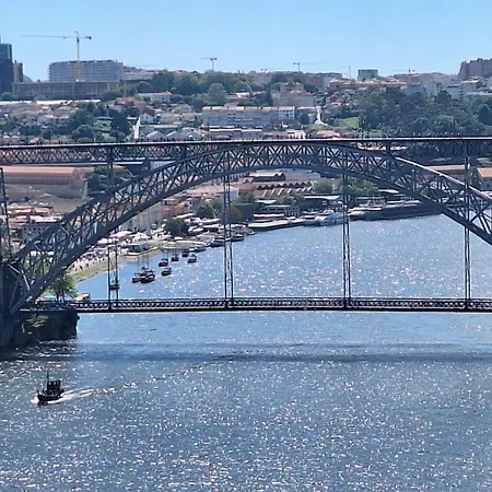 Contemporary In Center *