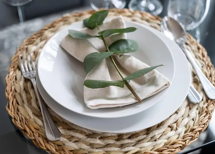 Contemporary In Center *