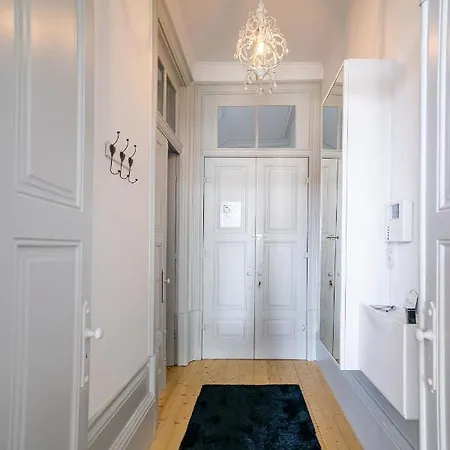 Contemporary In Center شقة *